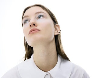 5 ideas de maquillaje de ojos para lucir el color azul, según Chanel